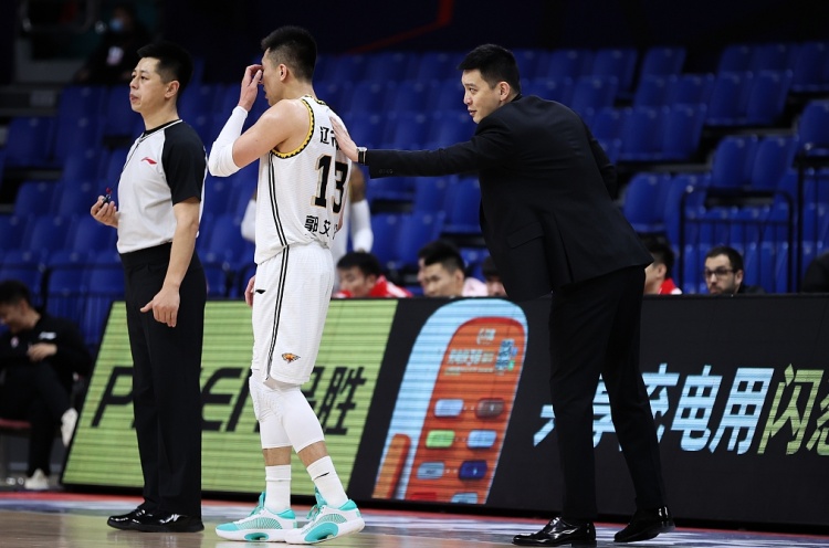 sofa score-字母没走成教练怎么用？杨鸣：不要再试探底线 只需维护好关系