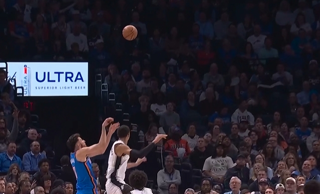 sofascore-让你看看什么是DPOY！文班轻跳送上大帽 轻松扇飞切特干拔三分